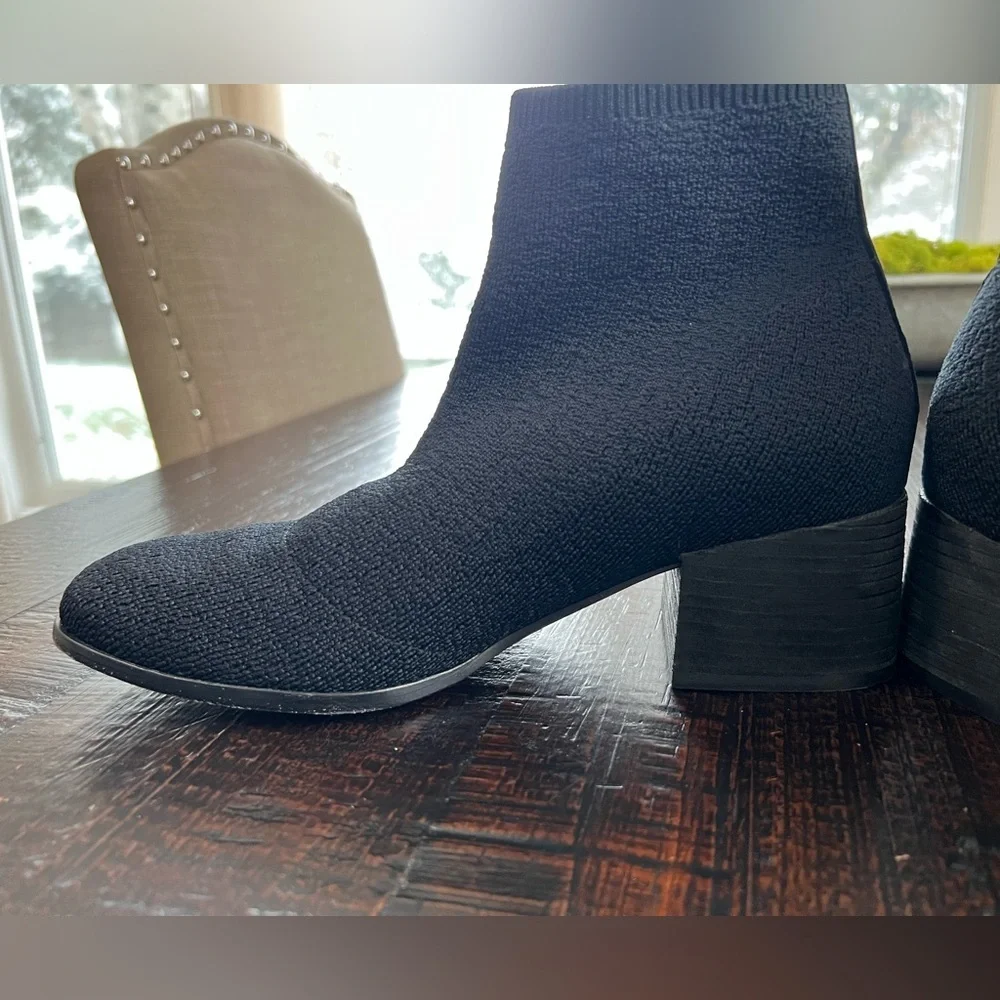 Eileen Fisher Paron Crepe Black Stretch Slip on Bootie Size 8.5 Block Heel